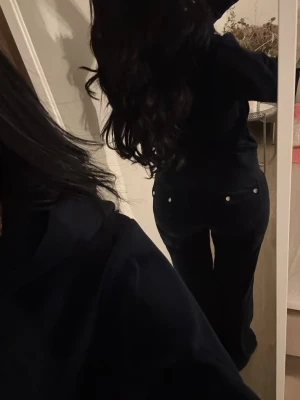 Mörkblått Juicy Couture sett - Säljer ett marin blått mjukis sätt från juicy 