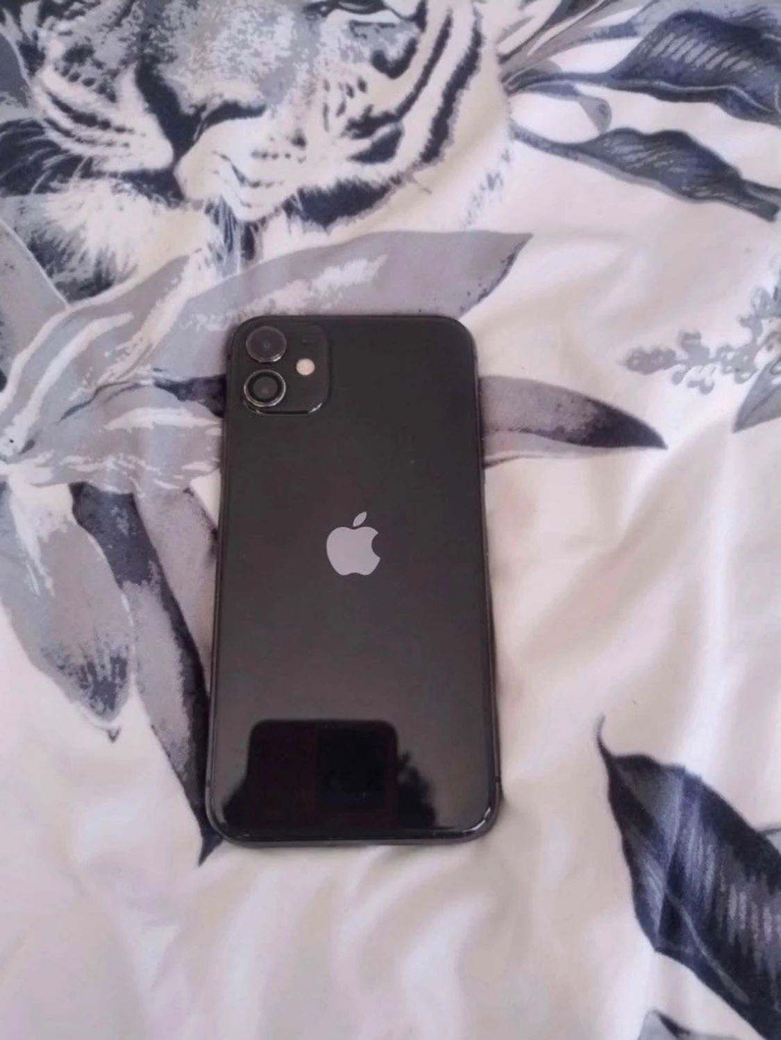 Svart iPhone 11 med originalkartong - 1