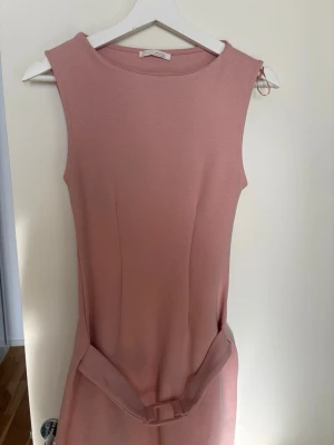 Rosa klänning - Kort gammelrosa.