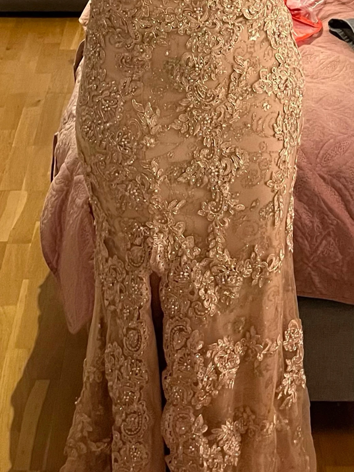 Champagnefärgad långklänning med spets - 3