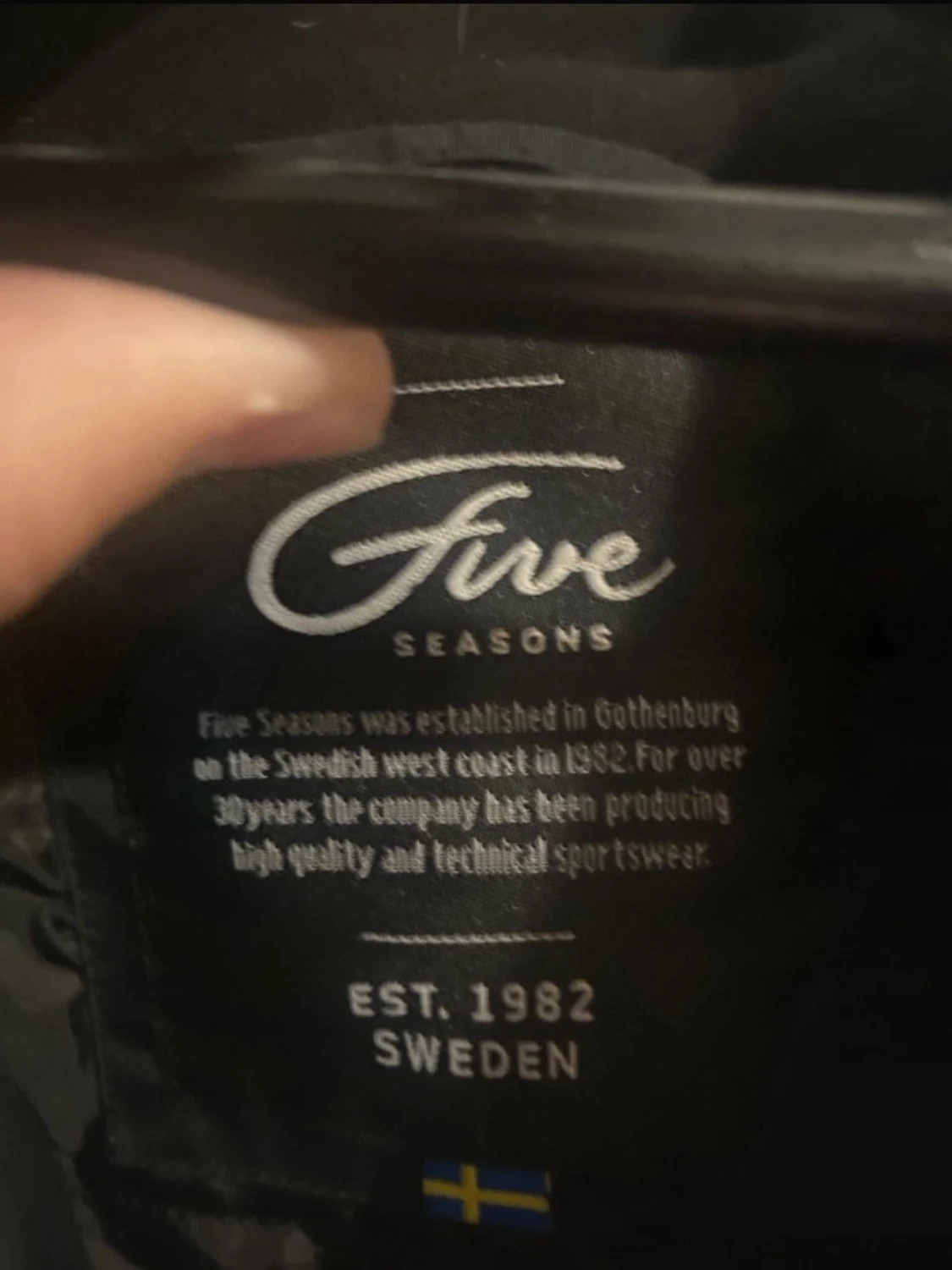 Svart vindjacka från Five med orange dragkedjor - 3