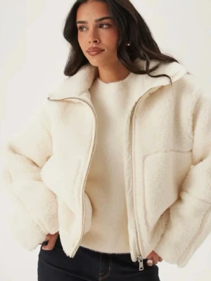 Vit teddyjacka från ONLY - Mysig teddyjacka från ONLY i stl xs