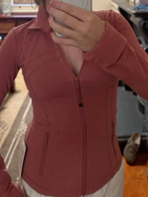 Lululemon define jacket  - Säljer min fina Lululemon define jacket i färgen Dusty rose! Storlek 6🩷