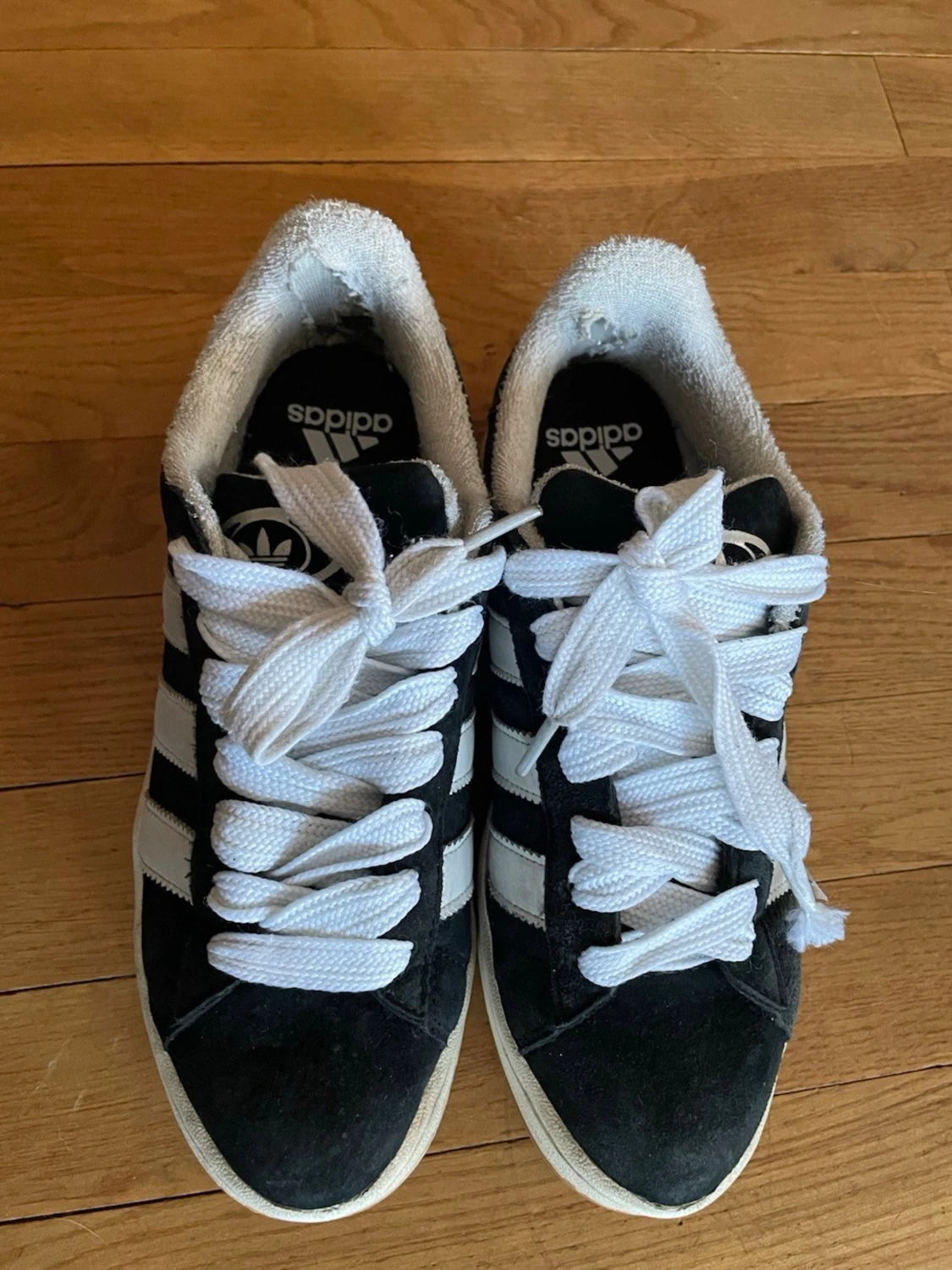 Svarta Adidas Campus skor - 1