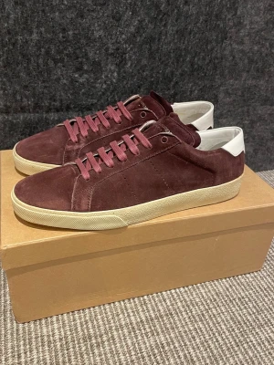 Saint Laurent skor (nya)  - Hej, säljer nu dessa svin snygga ysl skor. Skorna är i nytt skick!  Testade en gång. Bara skorna medföljer. Hör av dig vid frågor. 