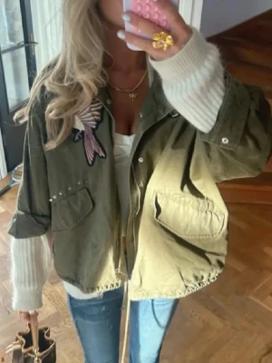 Trendig jacka 💗 - Super söt trendig sommar jacka som jag säljer då den inte kommer till användning ☀️🪷