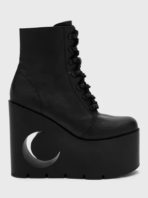 Killstar Crescent Boots - Killstar Crescent Platforms i storlek 38. Fint och sparsamt använda och är tillverkade i veganskt läder. Perfekta för dig som vill sticka ut med en edgy och alternativ stil. 