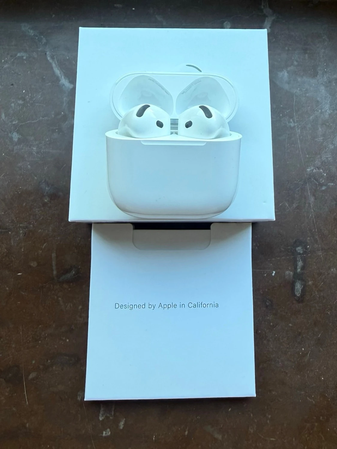 Apple AirPods med laddningsetui