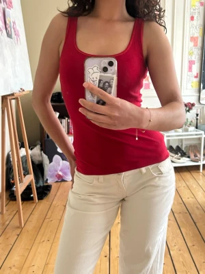 Basic rött linne  - Figurnära rött sommarlinne ❤️ Passar storlek S-M ❣️