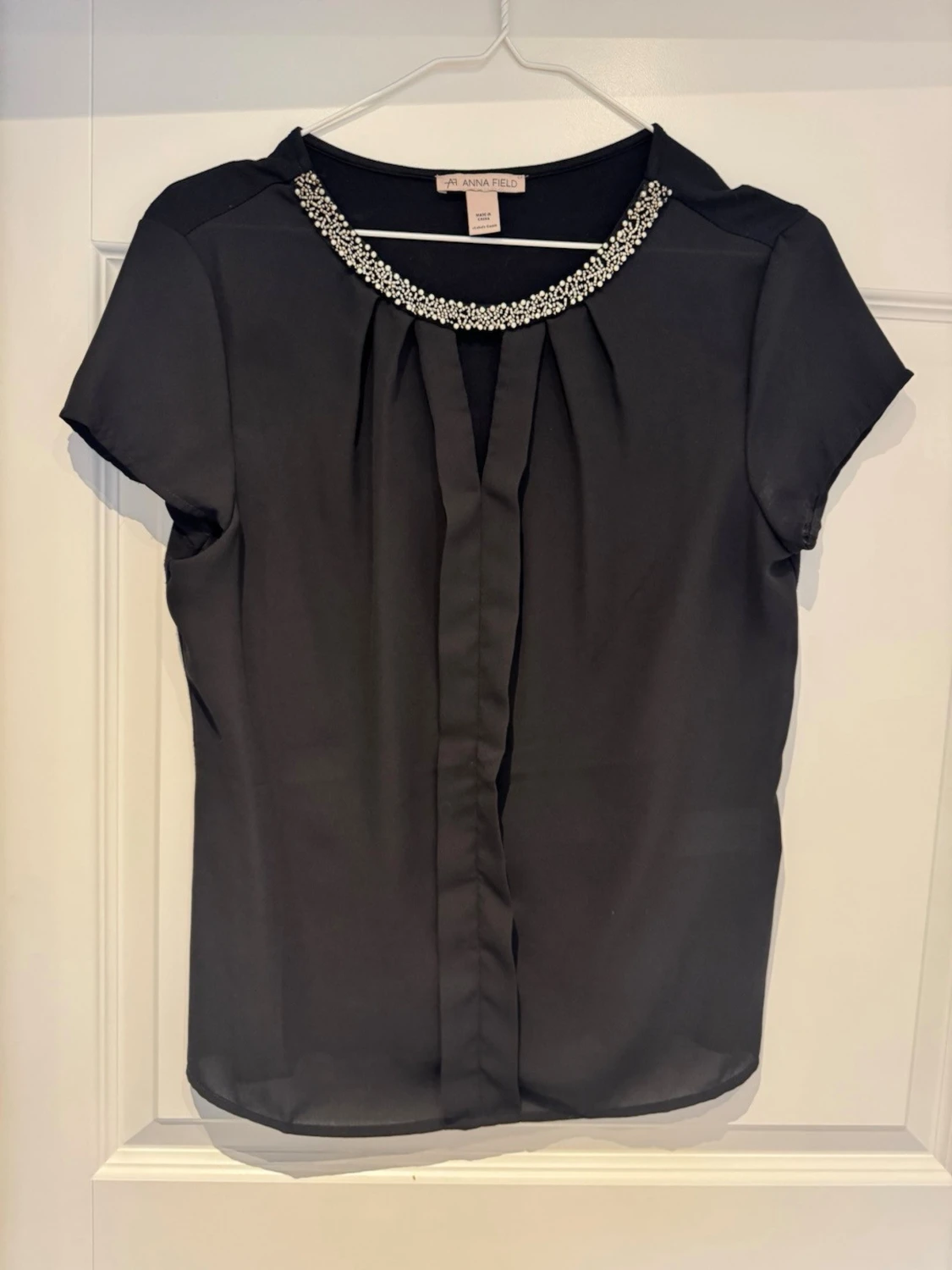 Svart blus med pärldetaljer Anna Field