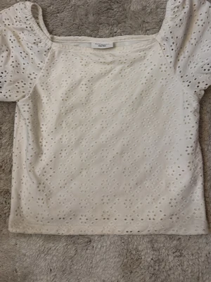 Fin tröja från kapphal - Super söt tröja från kapphal. Ärmarna går att både ha som en t-shirt och nedanför axlarna. Passar som en XS/XXS. 