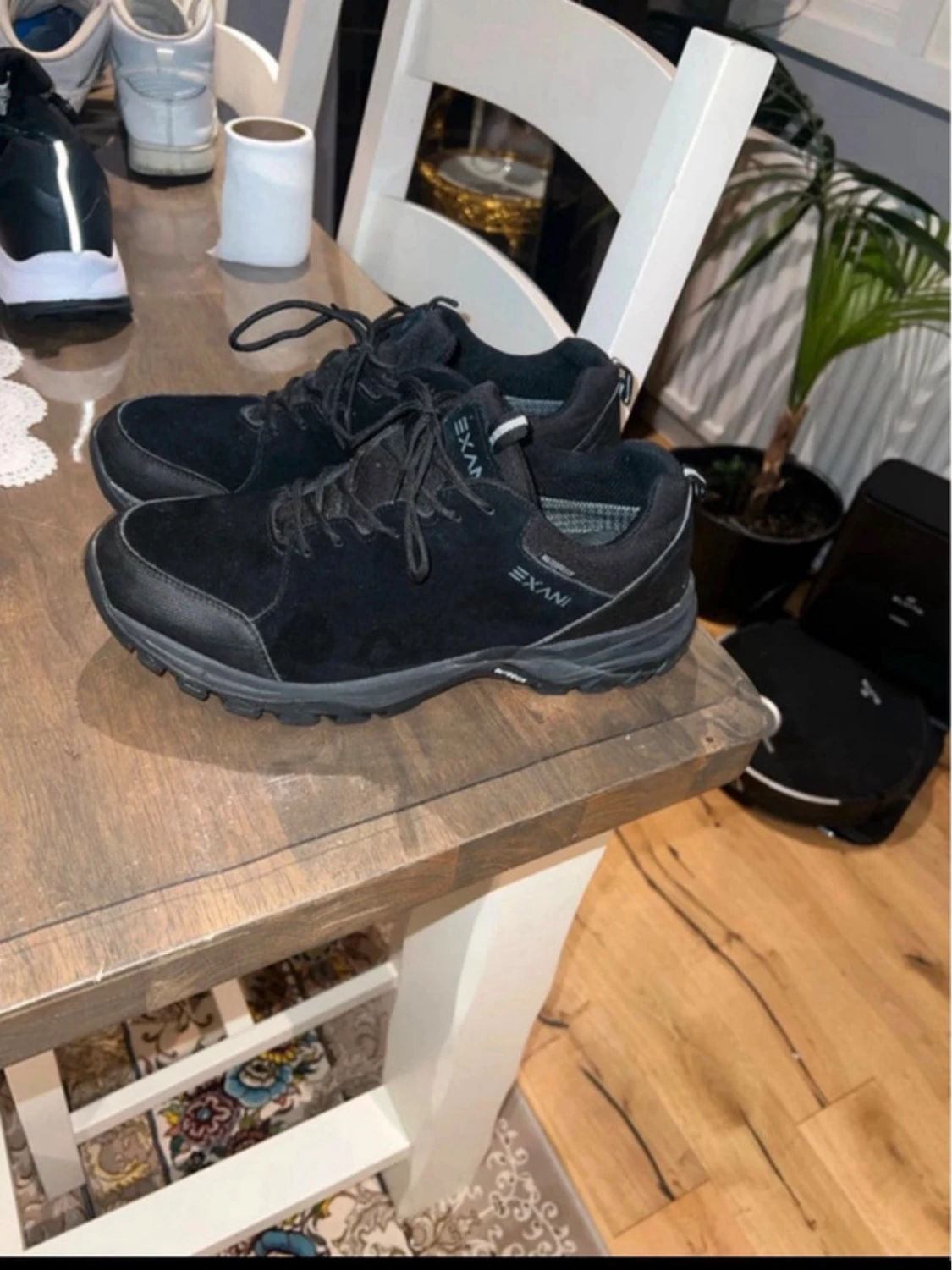 Svarta sneakers från Exani