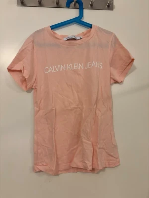 T-shirt - Fin T-shirt som knappt är använd och är därför i ett mycket bra skick