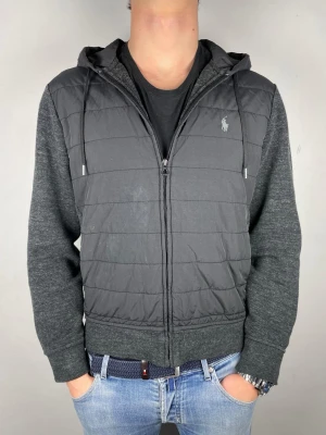 Ralph Lauren cardigan - Size S | Skick 9/10 | Modellen är 184, 74 kg | Hör av dig vid frågor!
