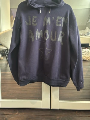 hoodie - marinblå hoodie, använd fåtal gånger 