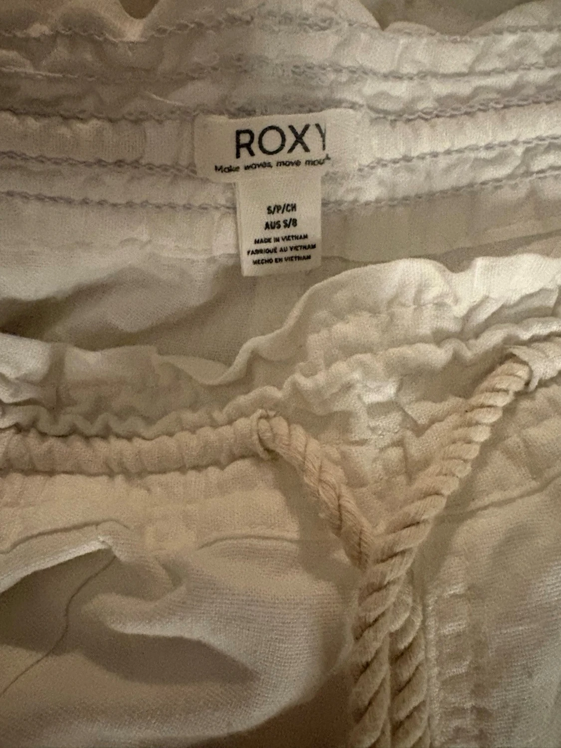 Vita linnebyxor ifrån Roxy. - 2