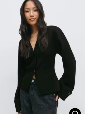 Kofta Gina Tricot  - Kofta från Gina Tricot. Storlek S. Ny utan prislapp. Det går bra att använda köp nu💕