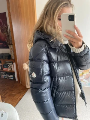 Moncler Maya jacka  - Super fin Maya jacka från moncler🥰har såklart kvitto Ovs, skriv för fler frågor 