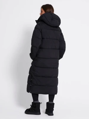 Svart lång dunjacka med luva  - Säljer en svart lång varm dunjacka ifrån lager i storlek S jättebra under kalla dagar och den håller dig varm😍nypris 600