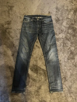 Dondup jeans - Ett par jeans från dondup i modellen Ramones - Storlek 33 - skick mycket bra - pris 699