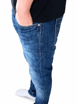 Dondup George jeans - Ett par riktigt feta dondup George jeans i storlek w30, inga defekter, modellen är 180cm