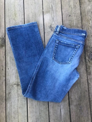 Diesel Jeans - Säljer ett par riktigt snygga Diesel Jeans. Storleken på jeansen är W29. Passar XS/S. Perfekta till vardagslooken och passar till det mesta. Säljs för 179kr pga att jag inte får användning av dem och nypris är 1300-1800kr!☺️