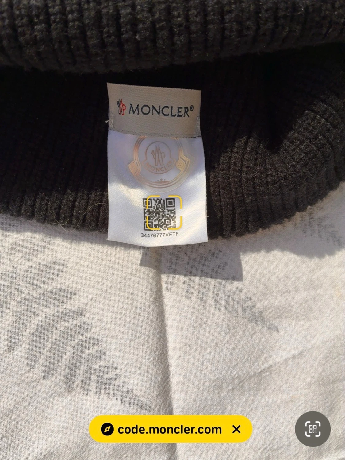 Svart Moncler mössa  - 1
