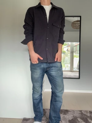 Brixtol Textiles overshirt  - Riktigt snygg overshirt från Brixtol Textiles. Storleken är M. Tveka inte på att höra av dig vid eventuella frågor och funderingar!😊✌️