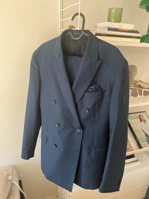 Hugo boss kostym - Kostym från Hugo boss i storlek 52 
