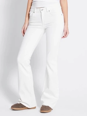 Vita bootcut jeans - Snygga vita bootcut jeans från lager 157. Jeansen har utsvängda ben och är tillverkade i ett mjukt denimtyg med stretch för extra komfort. Säljer då dom inte kommit till användning!! 🩷🩷