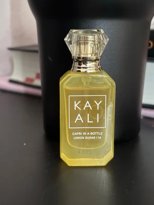 Kayali Capri In A Bottle Lemon Sugar - Se bild för så mkt så är kvar!!Kayali Capri In A Bottle Lemon Sugar 14 
