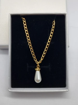 Handgjort halsband inspirerat av Maria Nilsdotter  - Stilren halsprydnad inspirerad av Maria Nilsdotter. Material-rostfrittstål  .#23