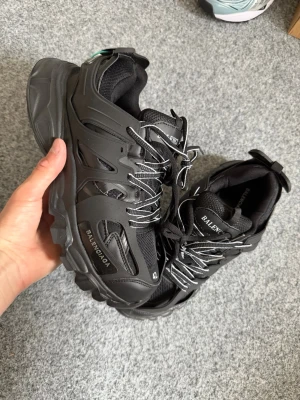Baaleincaiga black runners 42 - Size 42, true to size. Unused, brand new and fresh. Please feel free to ask questions.