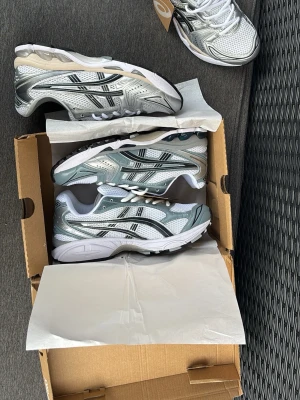 Skor - Catcha dina sommarskor redan nu🌞👟 Fräscha modeller, skön vibe och perfekta för sommaren. Oavsett om du ska ut med vänner, resa eller bara steppa clean till vardags så har jag något för dig!!