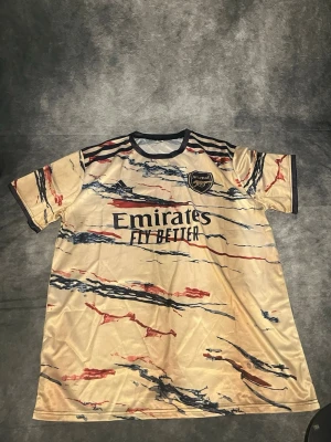 Arsenal tröja - Aldrig använd! Skick 10/10