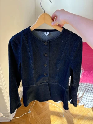 Mörkblå denim jacka/topp - Så fin vår jacka, storlek 38