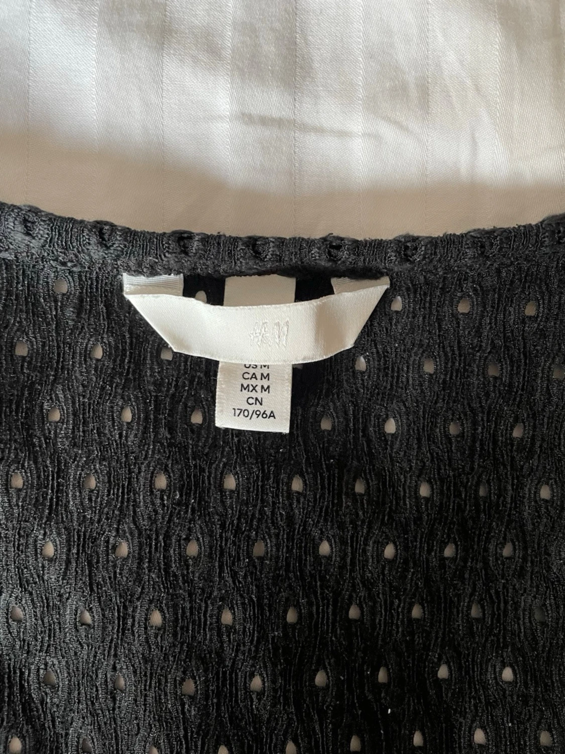 Svart croppad topp från H&M - 2