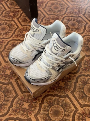 Asics gel kayano - Sköna nya Asics inne