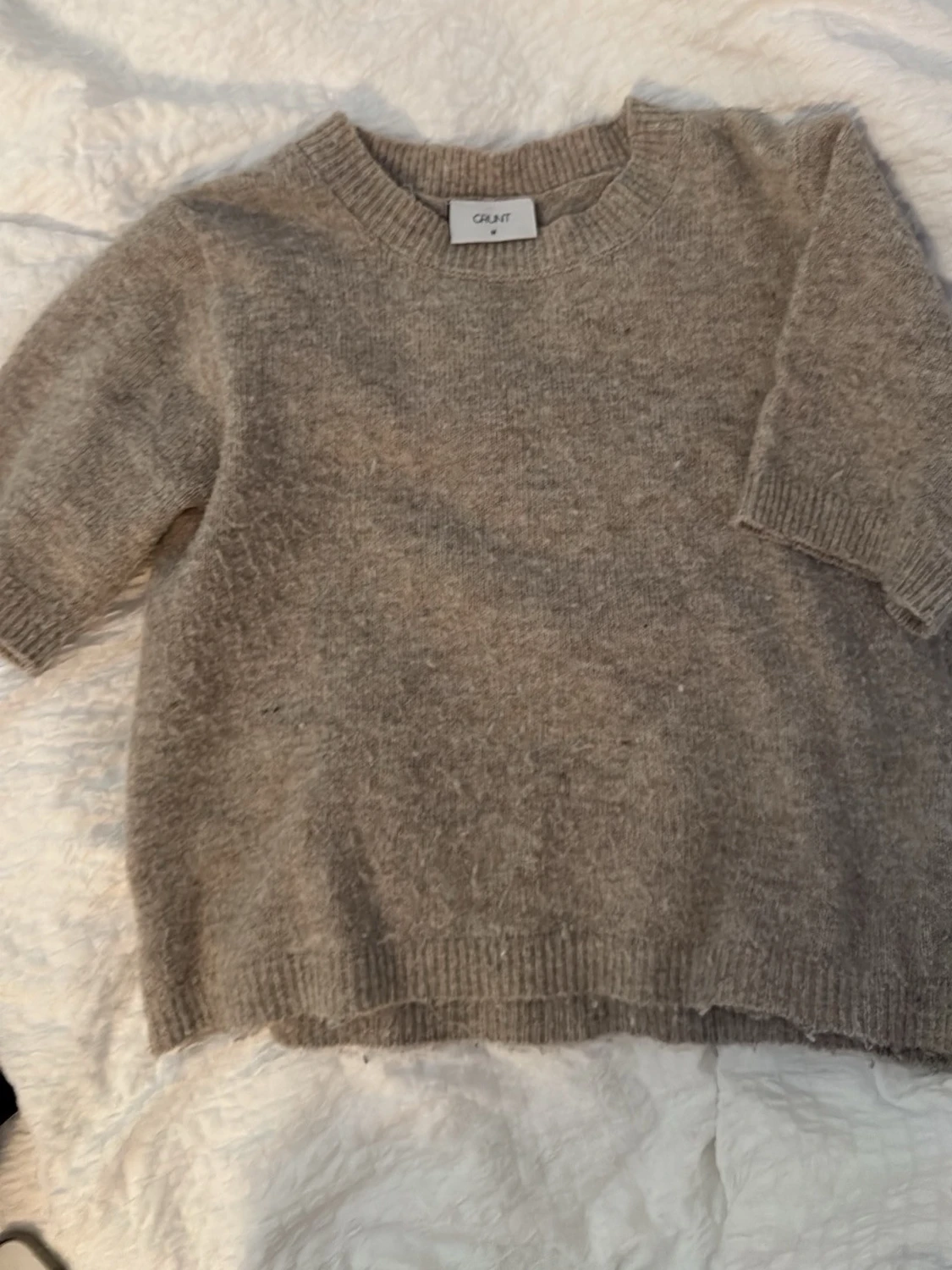 Beige stickad tröja från GRUNT - 1