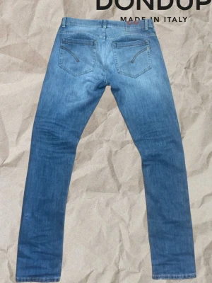 Dondup Jeans - Säljer nu dessa sjukt feta dondup jeans som är perfekt för allt väder. W30 L32 | inga defekter med normala användnings spår | modell george. Kan fraktas redan idag 🙌🙌