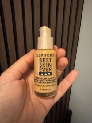 Sephora best skin ever foundation - Endast testad 1 gång! Ger jättefint glow