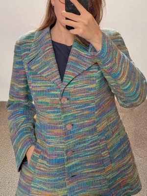 Bouclé Tweed Multicolored - Size S - Beautiful confetti tweed style coat. Textured, woven fabric similar to tweed with mottled, shimmery light pink buttons. Wonderful statement piece and for spring.  In very good condition.  Message me if you have any questions 🤍  Check out my other listings 🌿