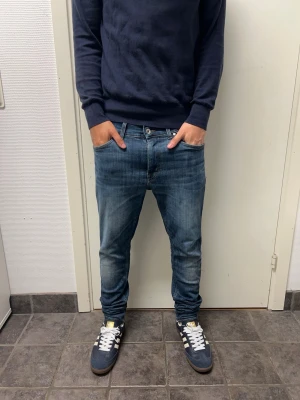 Tiger of Sweden jeans - Feta jeans från Tiger of Sweden. Mycket bra skick. Modell: Evolve. Modellen är 173cm, 64kg. Pris kan diskuteras!!