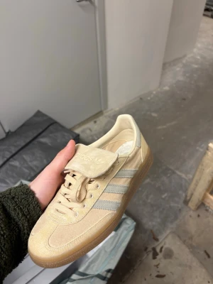 Adidas Handball spezial Size Exclusive!!! - Säljer dessa Size Exclusive Adidas Handball Spezial. Helt nya i låda. 