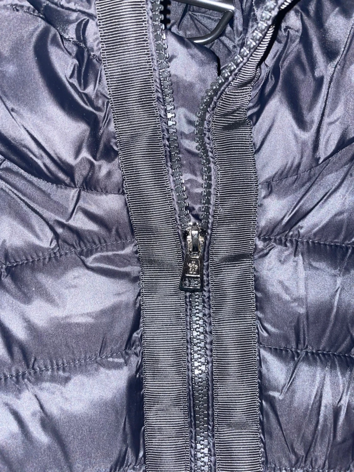 Svart dunväst med huva från Moncler - 5