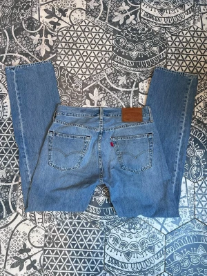 Levi’s jeans 501 - 29/32 - Grymt schyssta jeans från Levi’s! | Nyskick! | Modell: 501 | Storlek: W29 L32 | Perfekta till sommaren! ☀️ | Vid frågor eller funderingar finns jag i DM! 📩 Mvh CVB Closet