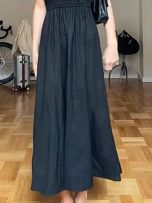 Svart långklänning med smockliv HM - Fin klänning från H&M, endast använd 1 gång så jättebra skick. Stretching så passar XXS-XS och originalpris 349 kr🤍 OBS inte mina bilder men samma klänning, skriv privat för egan 