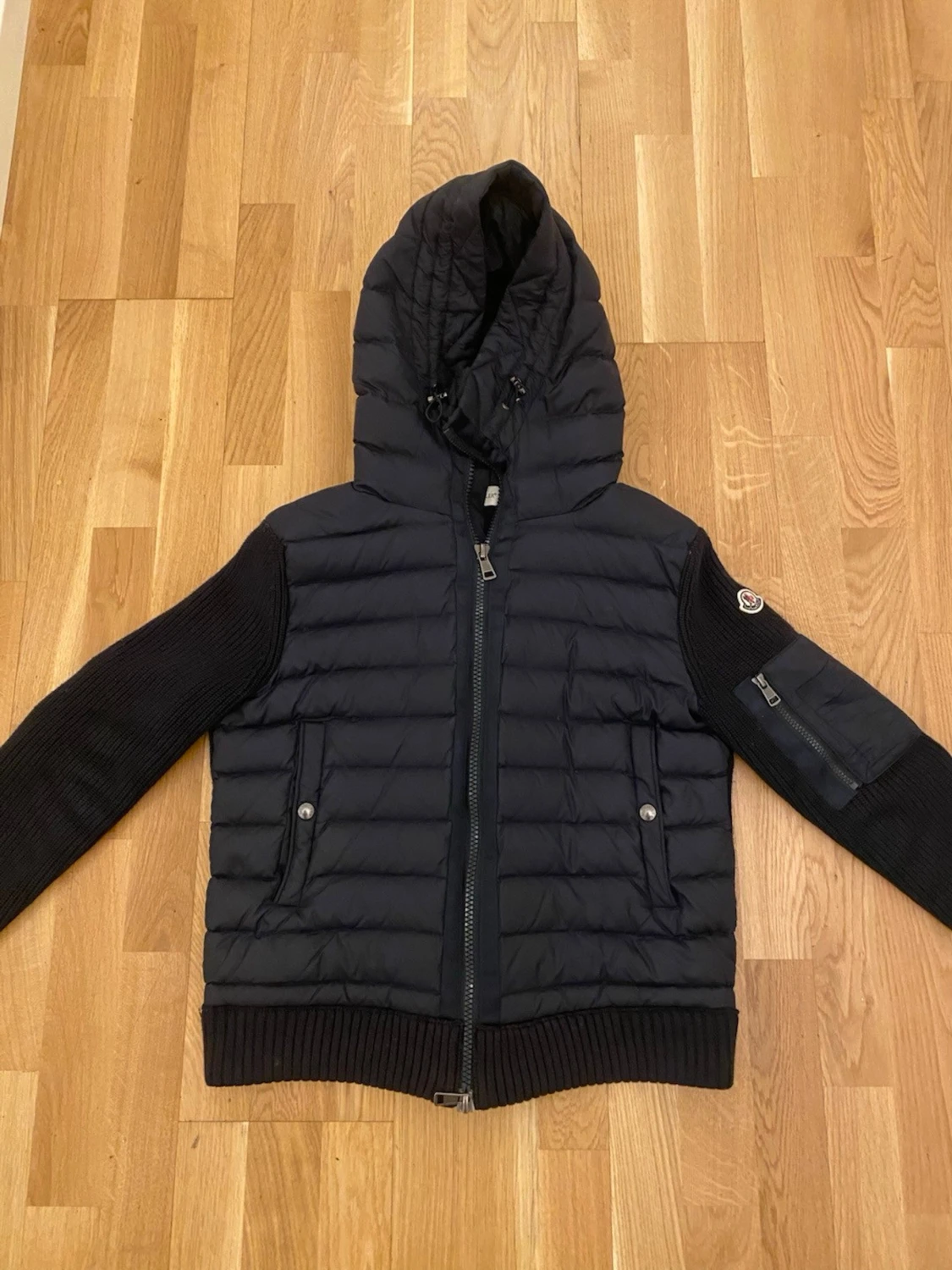 Marinblå Moncler pufferjacka med huva - 1