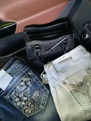 Jeans - Säljer mina jättefina Miss Me jeans. Köpta 2024 men använd handfull gånger💞