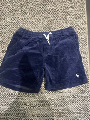 Ralph lauren shorts  - Super snygga och fräscha ralph lauren shorts som är perfekta nu inför sommaren! | Skick; 10/10 aldrig använda | Strl; M, relaxed fit! | Pris kan diskuteras vid en snabb o smidig affär 
